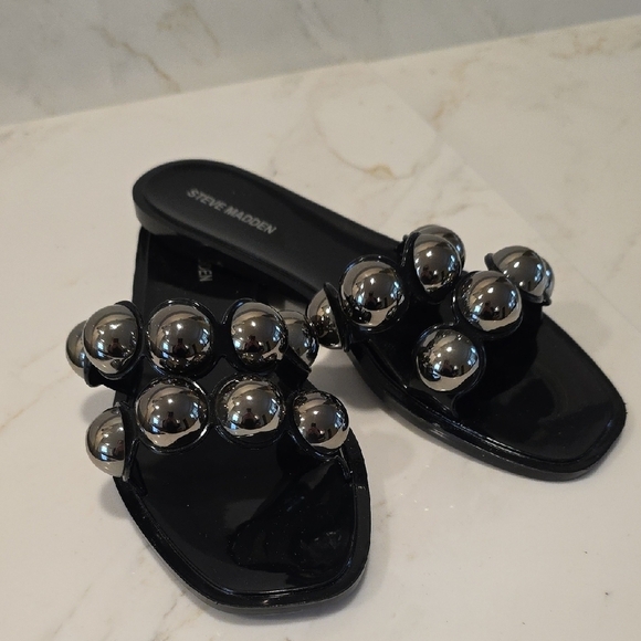 NWT Steve Madden Black Slide Sandals with Silver Accents - Picture 1 of 4